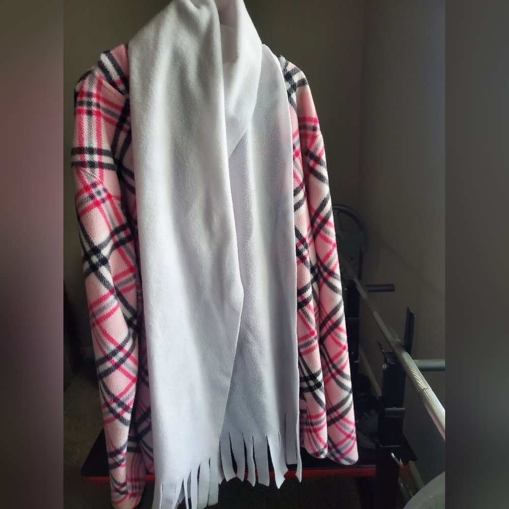 🌹Zoey & Beth Plaid Sweater w/Scarf